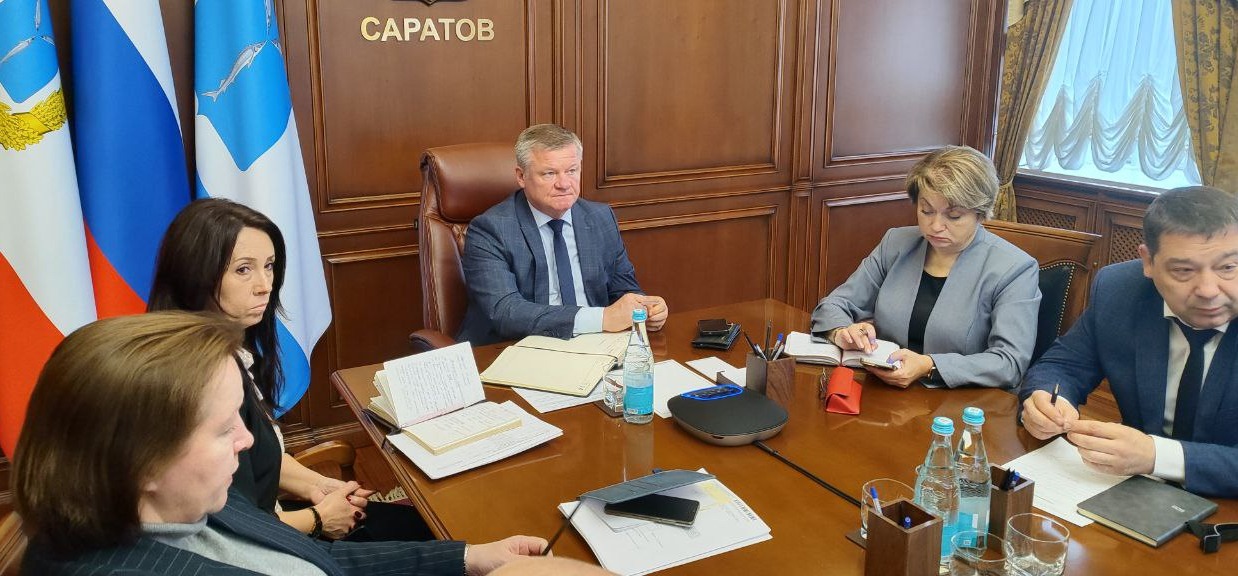 Исаев потребовал, чтобы саратовские чиновники работали без выходных